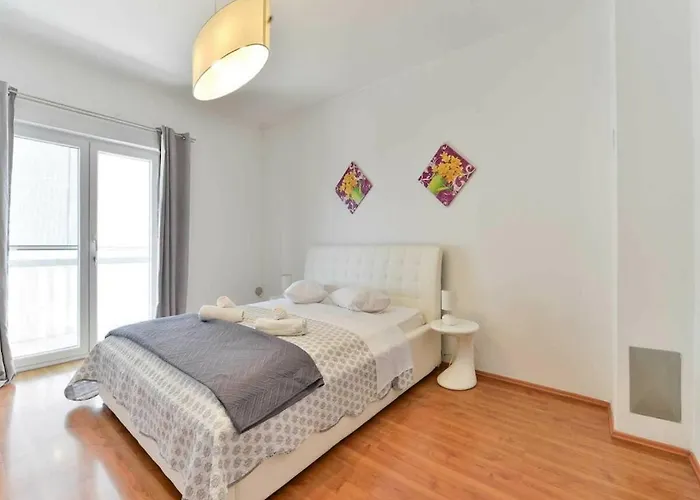 Bianca Comfortable 스베티필립아이자코브